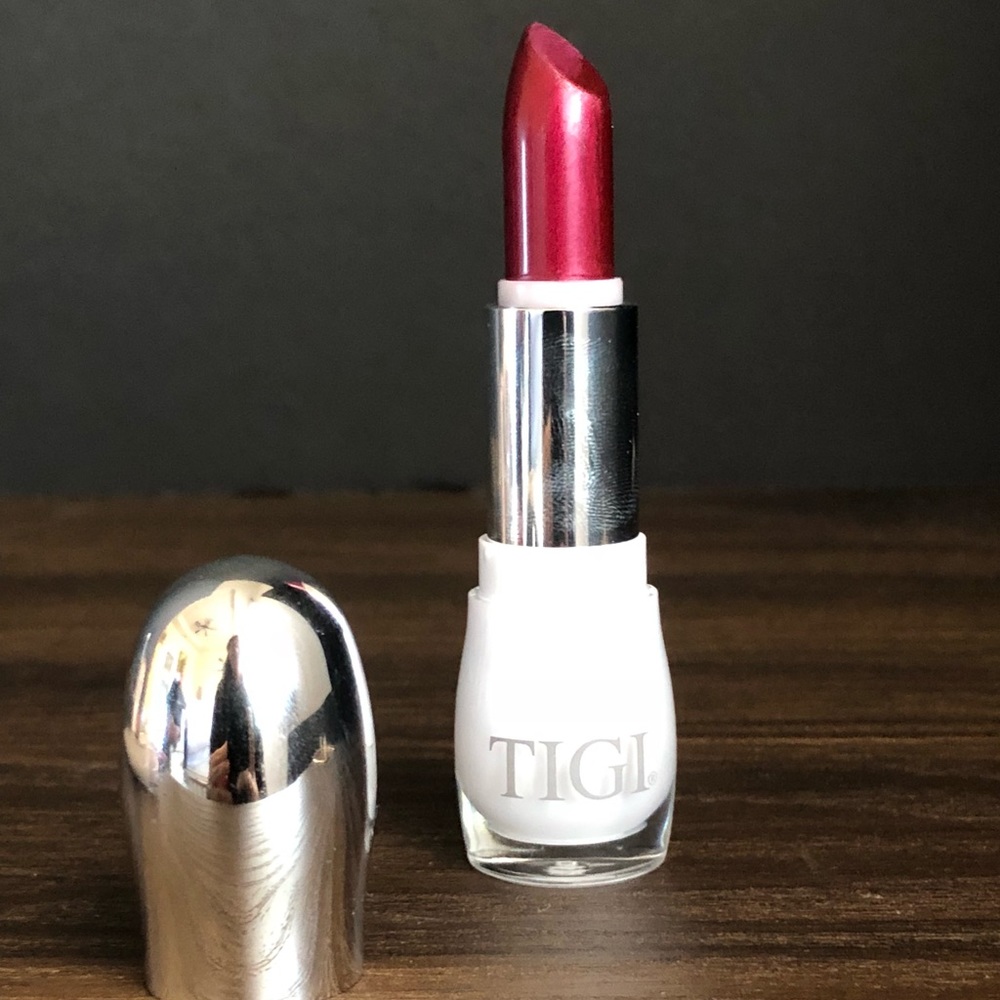 🌿 TIGI Lipstick (passion)